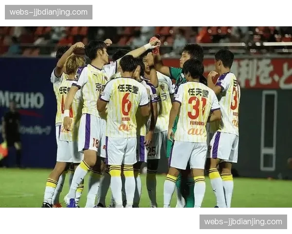 广岛三箭中场双核调度 川边骏东俊希掌控节奏